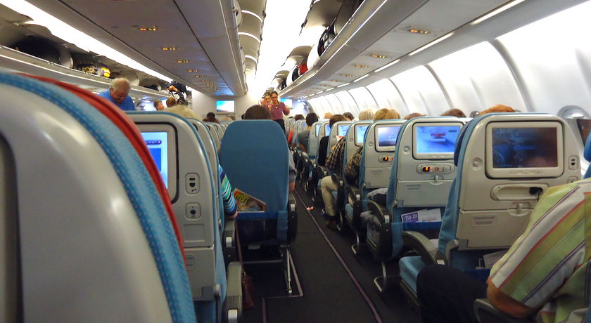 Otyli ludzie w samolocie